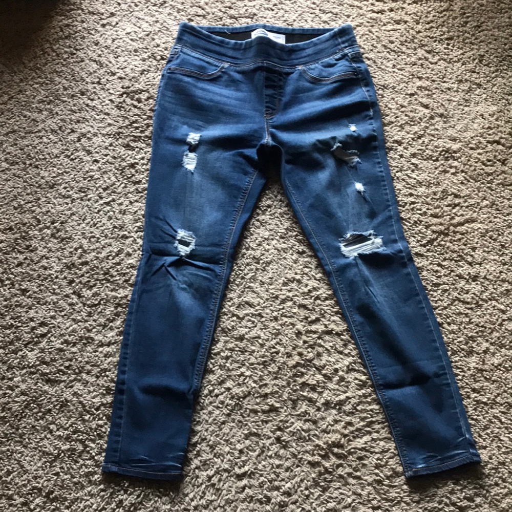 Old Navy rockstar jeans. Good condition.